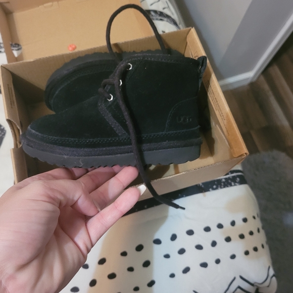 Ugg toddler boots - Picture 3 of 3